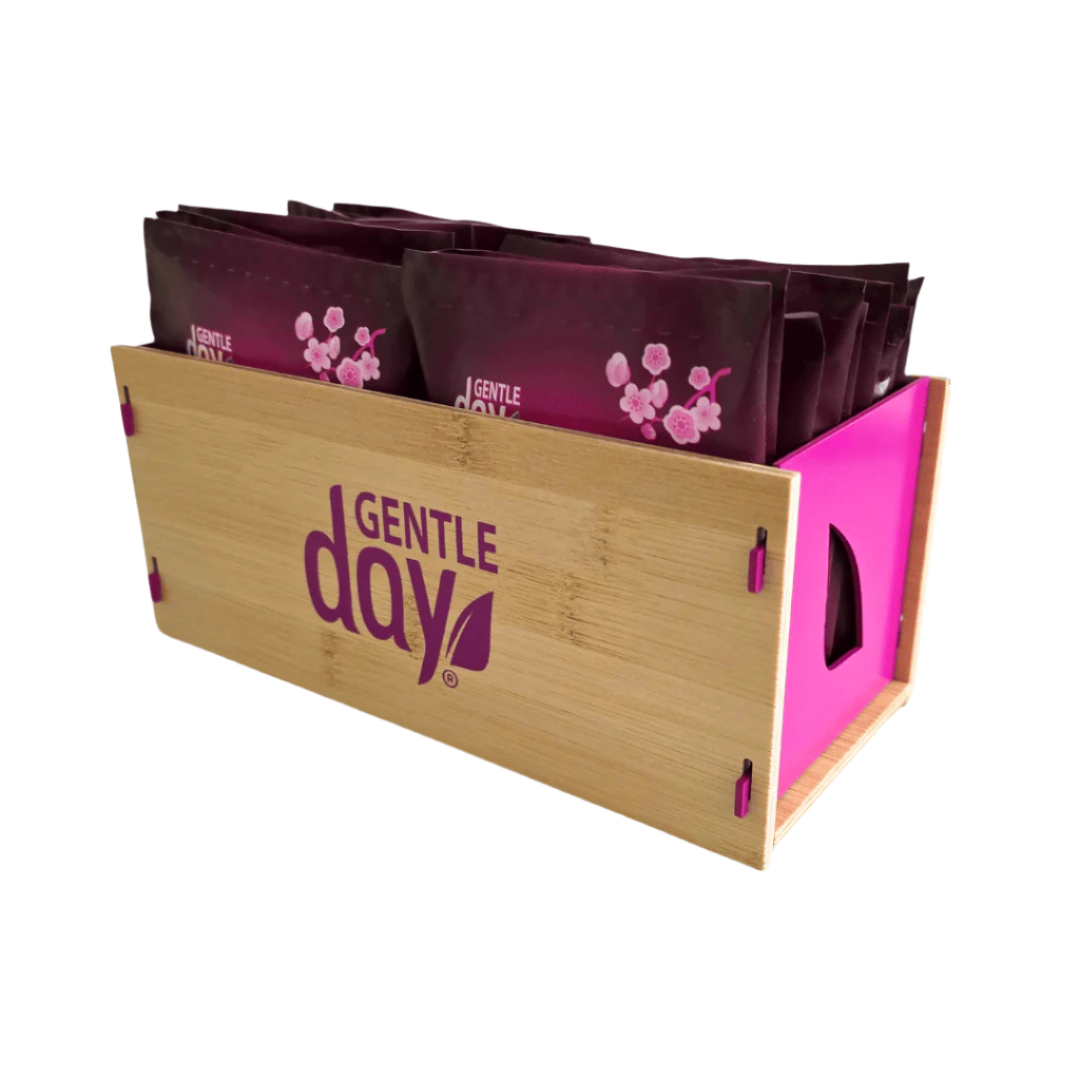 Medinė dėžutė su metalinėmis detalėmis ir logotipu Gentle Day su įklotų rinkinukais