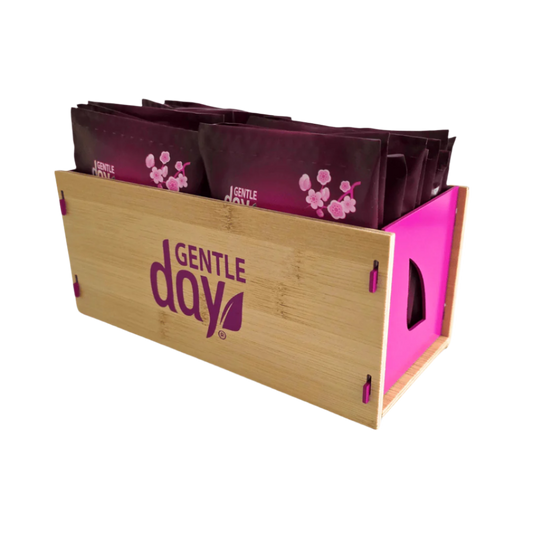 Medinė dėžutė su metalinėmis detalėmis ir logotipu Gentle Day su įklotų rinkinukais
