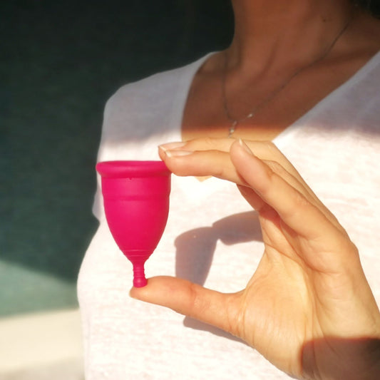 Maža, rožinė pagalbininkė - menstruacinė taurelė