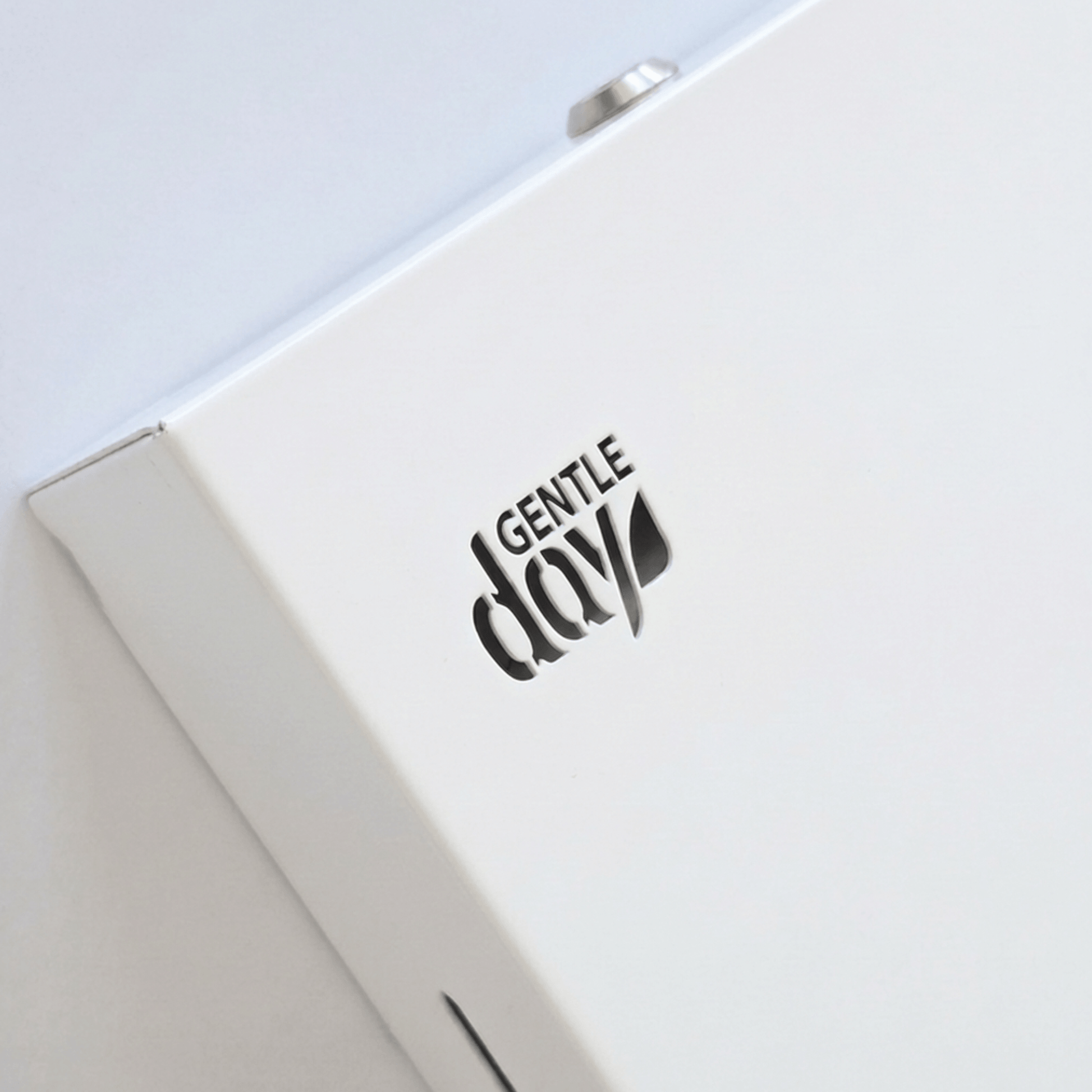 Priekinė GENTLE DAY® metalinio higieninių paketų skirstytuvo dalis su logotipu