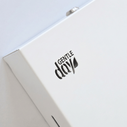 Priekinė GENTLE DAY® metalinio higieninių paketų skirstytuvo dalis su logotipu